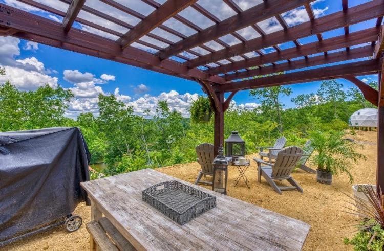 The Aries-A Stargazing, Luxury Glamping Tent Rogersville 외부 사진