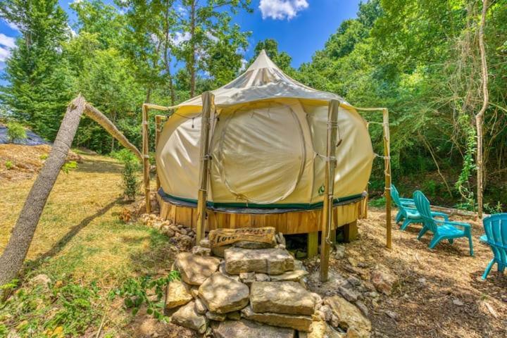 The Aries-A Stargazing, Luxury Glamping Tent Rogersville 외부 사진