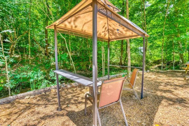 The Aries-A Stargazing, Luxury Glamping Tent Rogersville 외부 사진