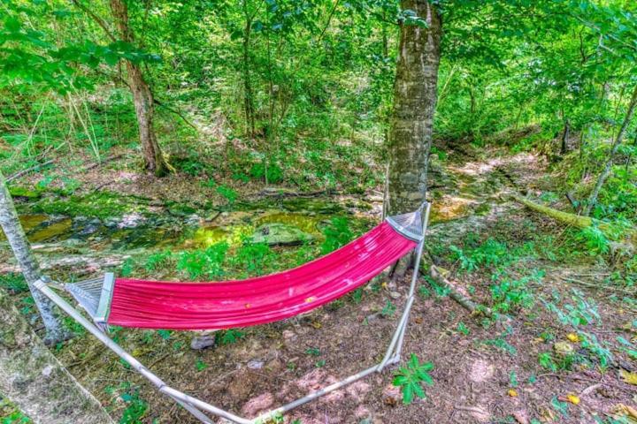 The Aries-A Stargazing, Luxury Glamping Tent Rogersville 외부 사진