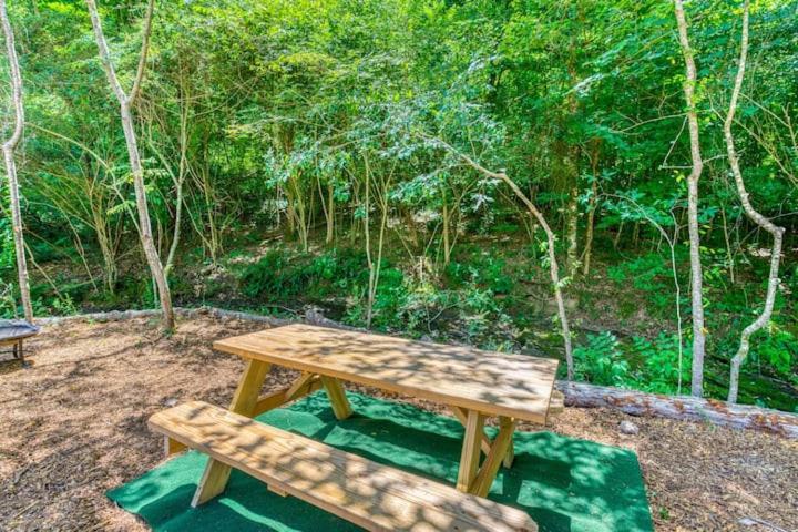 The Aries-A Stargazing, Luxury Glamping Tent Rogersville 외부 사진